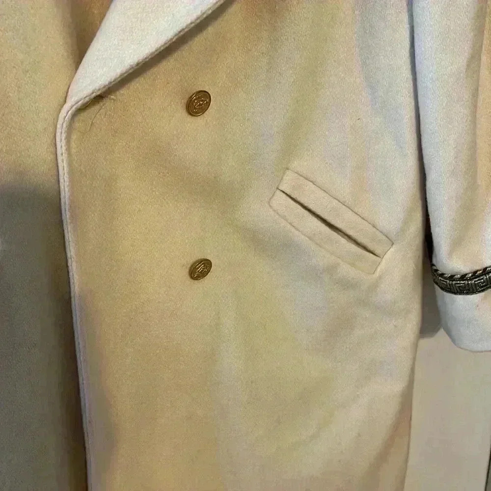 Vintage 80% wool coat. Made in the USA. Size medium. - Picture 5 of 15